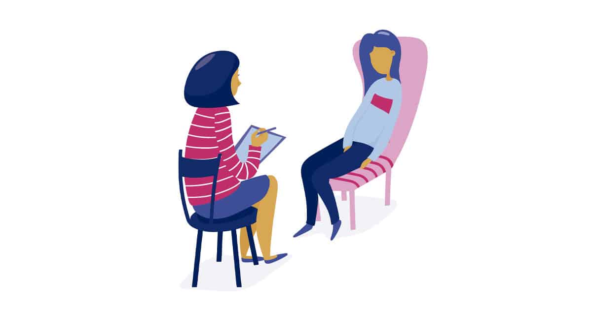 uma pessoa sentada em uma cadeira fazendo anotações enquanto entrevista outra