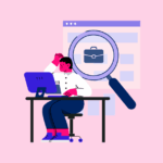 Pessoa buscando emprego em computador na mesa