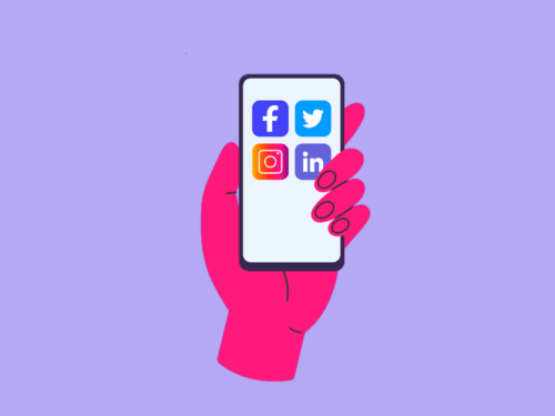 Mão segurando um celular com ícones de redes sociais